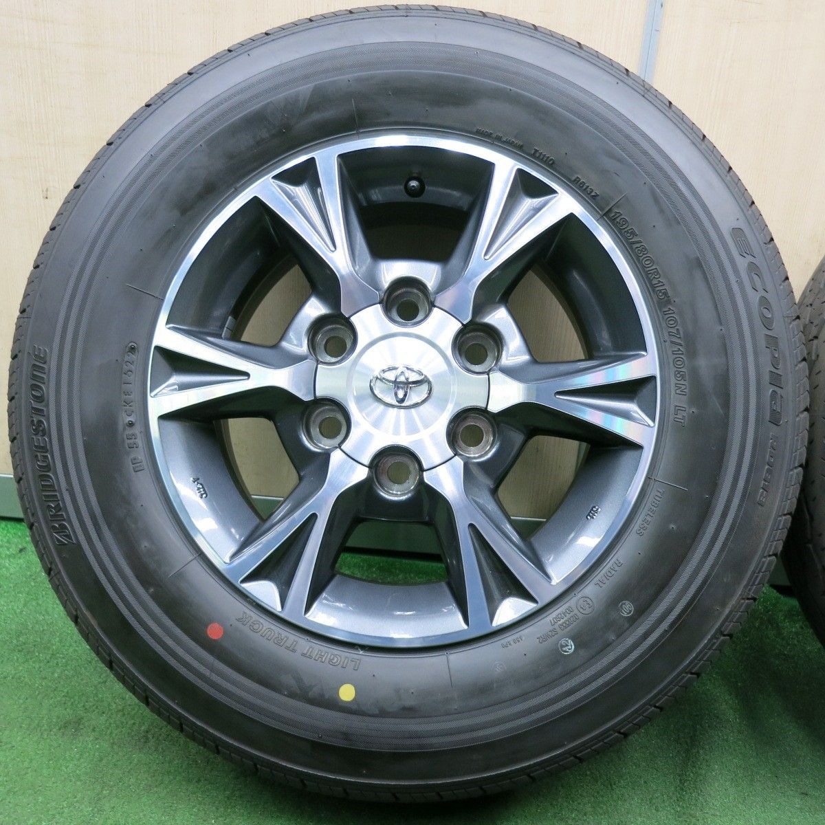 真作保証■油彩■松田晴夫■ブルージュ■10号■重厚感のある秀作■額付絵画ａ