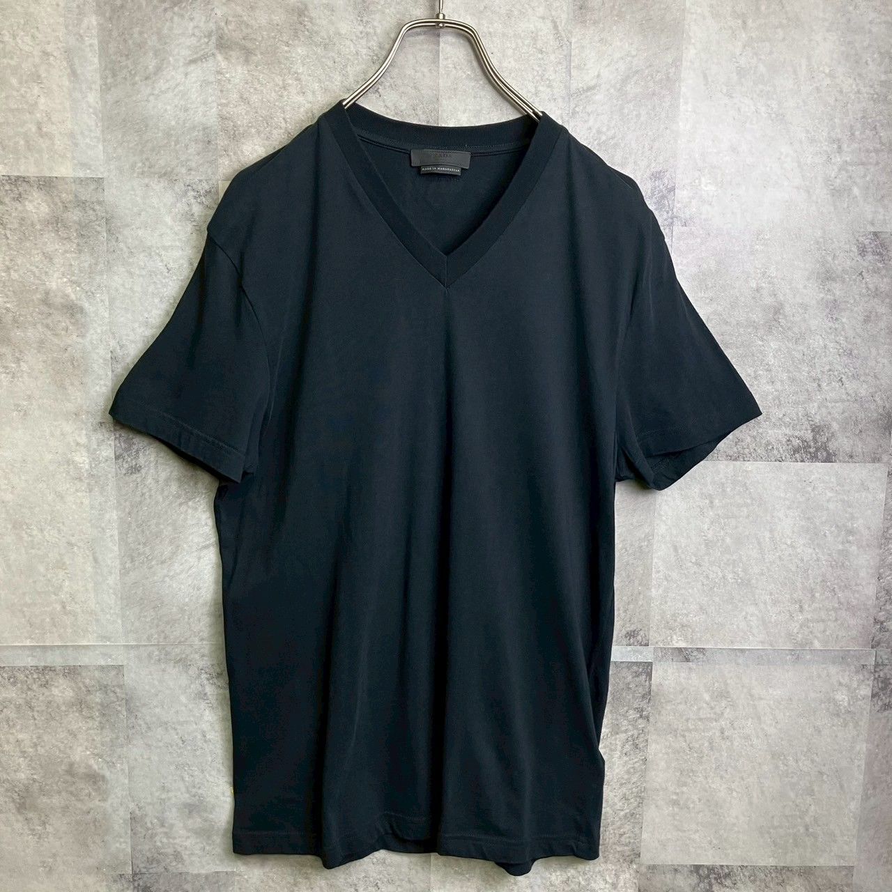 プラダ Tシャツ トライアングルロゴ 三角ロゴ Vネック 無地 黒 Mサイズ 