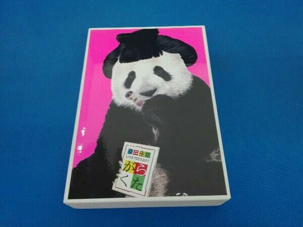 装飾的な金属細工の美術品