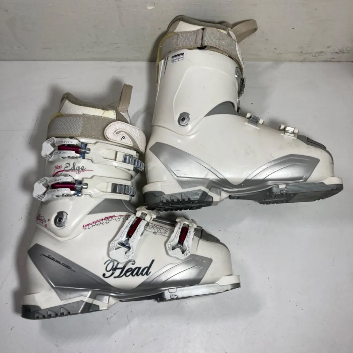 Nordica NFS ノルディカ　女性用スキーブーツ ホワイト25〜25.5 Nordica NFS ノルディカ 女性用スキーブーツ ホワイト25〜25.5