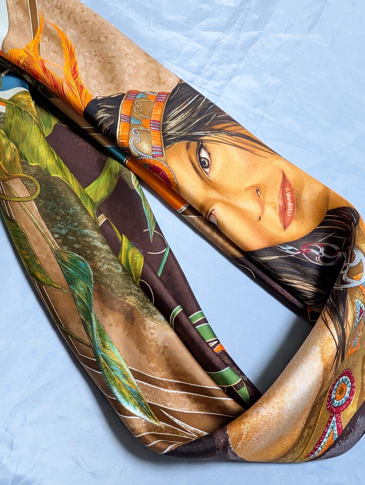 ほぼ新品 HERMES カレ 90 WAKO NI インディアンガール シルクスカーフ