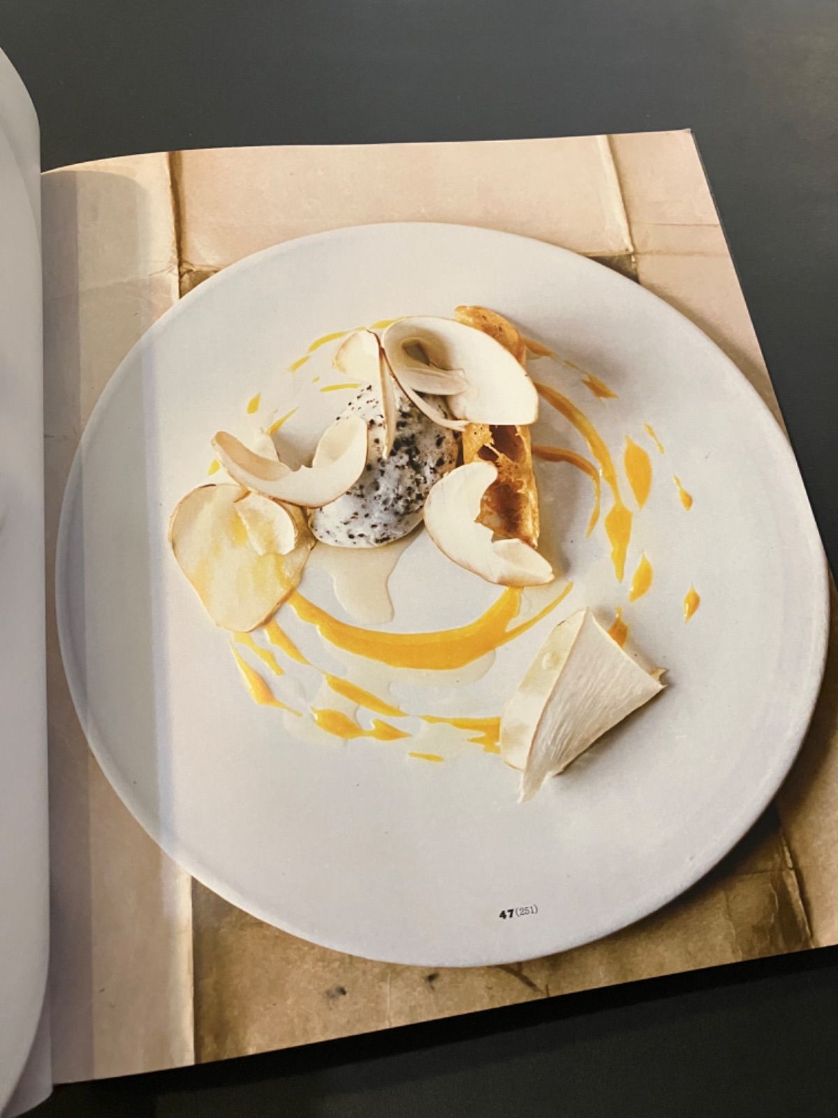 NOMA 北欧料理の時節と場所 レネ・レゼビ Amazon.co.jp: ノーマ: 北欧料理の時間と場所 : レネ レゼピ