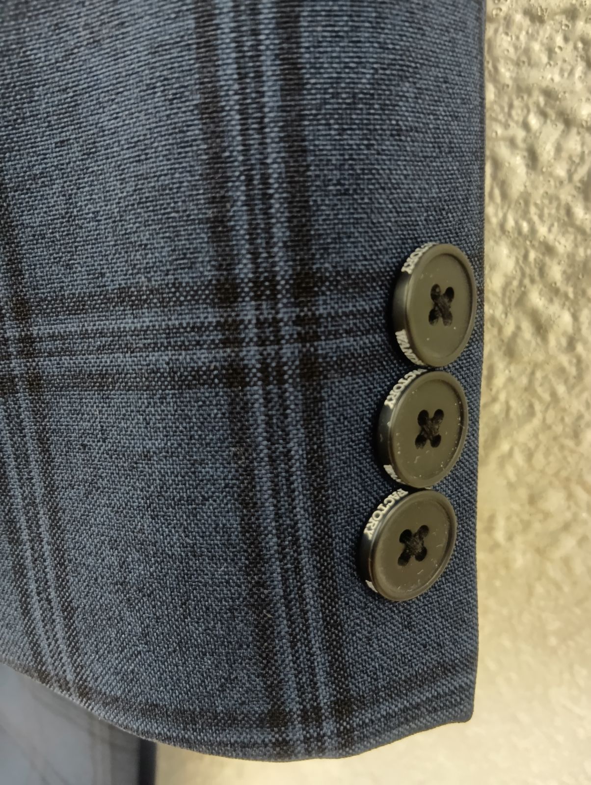 男の子用 チェック柄のスーツ