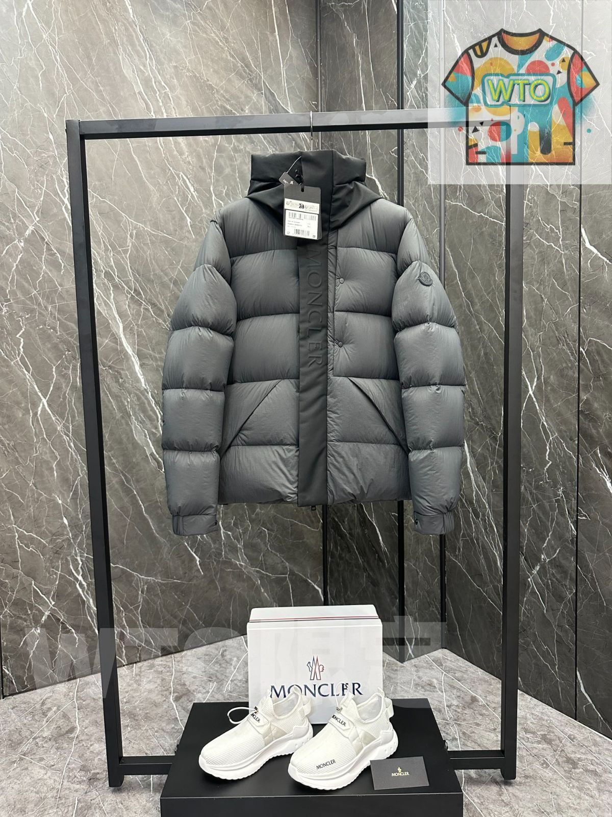 MONCLERモンクレール 灰色の短い男性｜本日限定特価｜新品未使用