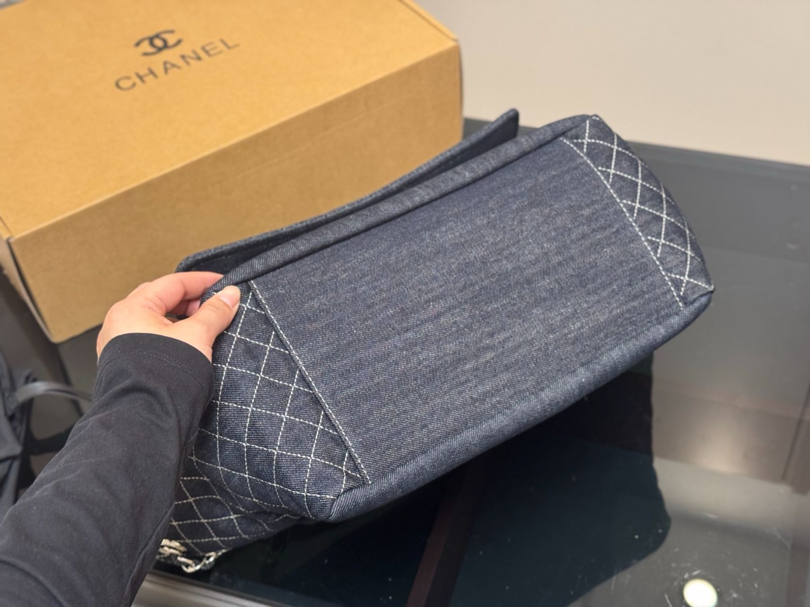 超希少！シャネル★ 23Sデニム メッセンジャーバッグ ミディアム 今日特価】Chanel Denim Messenger Bag シャネル デニム