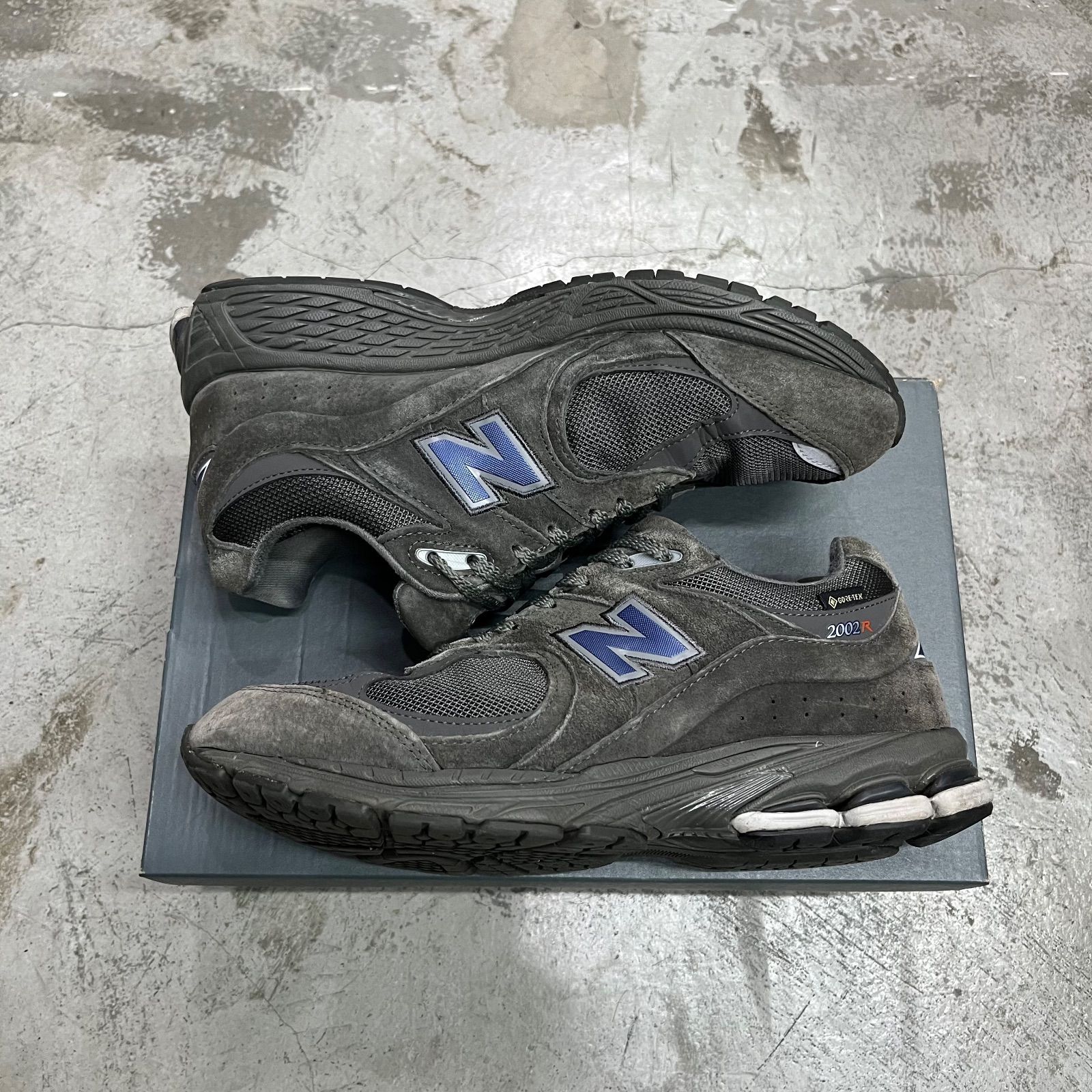 BEAMS New Balance 2002R GORE-TEX ゴアテックス スニーカー Charcoal 