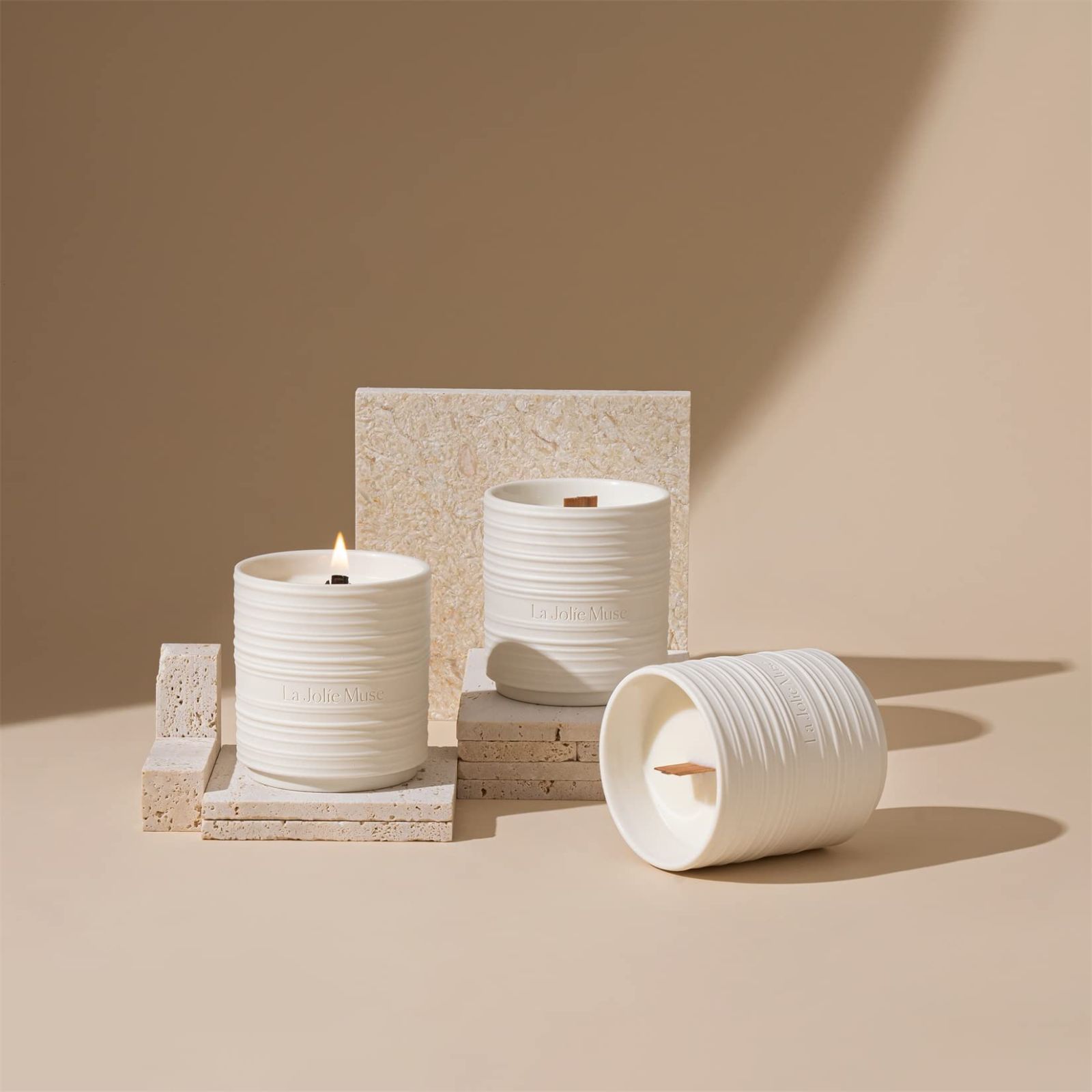 商品 陶器缶 天然ソイワックス 木芯 220g サンダルウッドとパチョリの香り 燃焼時間50時間 アロマキャンドル MUSE 女性向け JOLIE ギフト LA