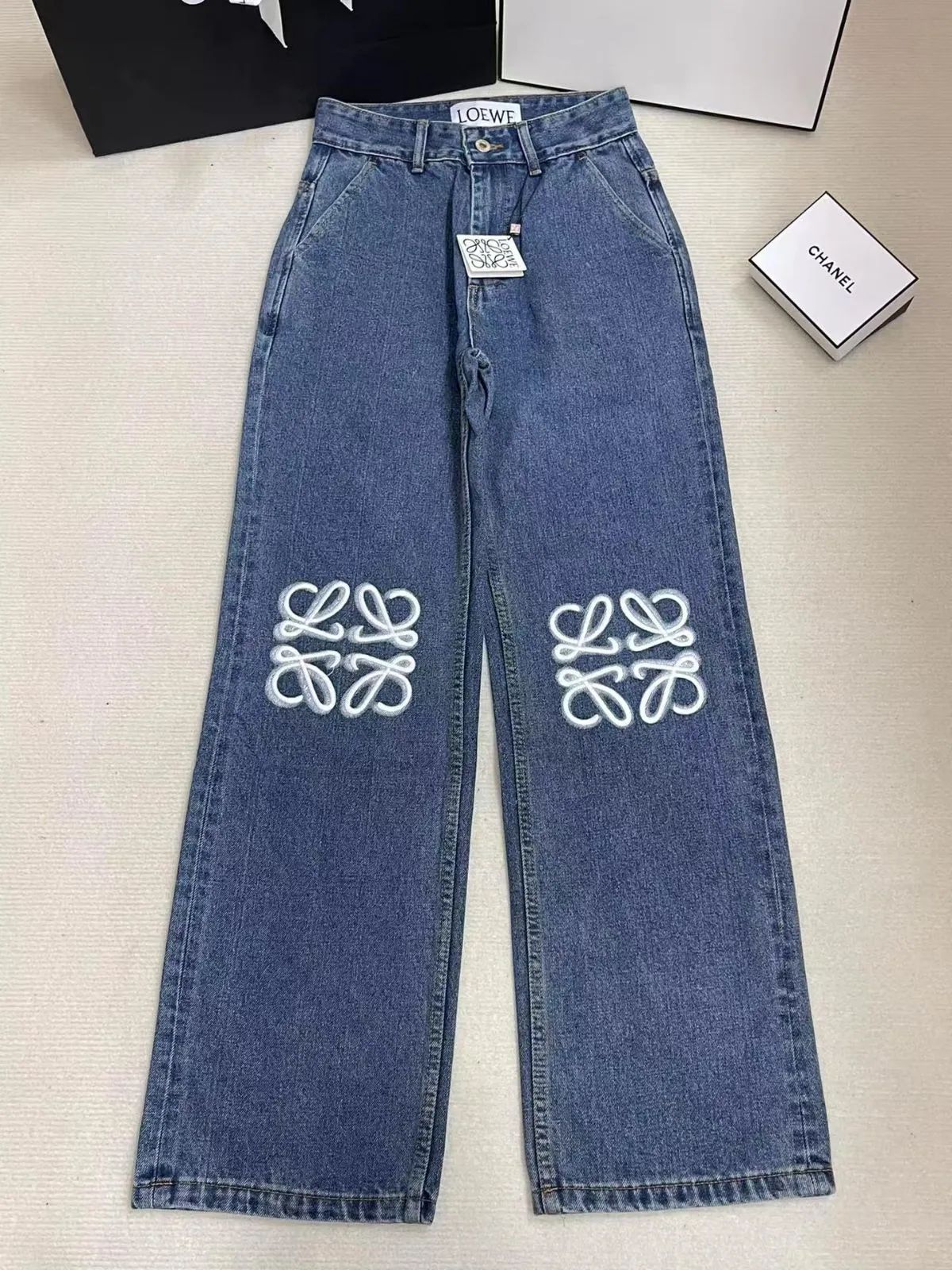 で500円引きです LOEWE アナグラム クロップド ジーンズ デニム 不ok! ! !