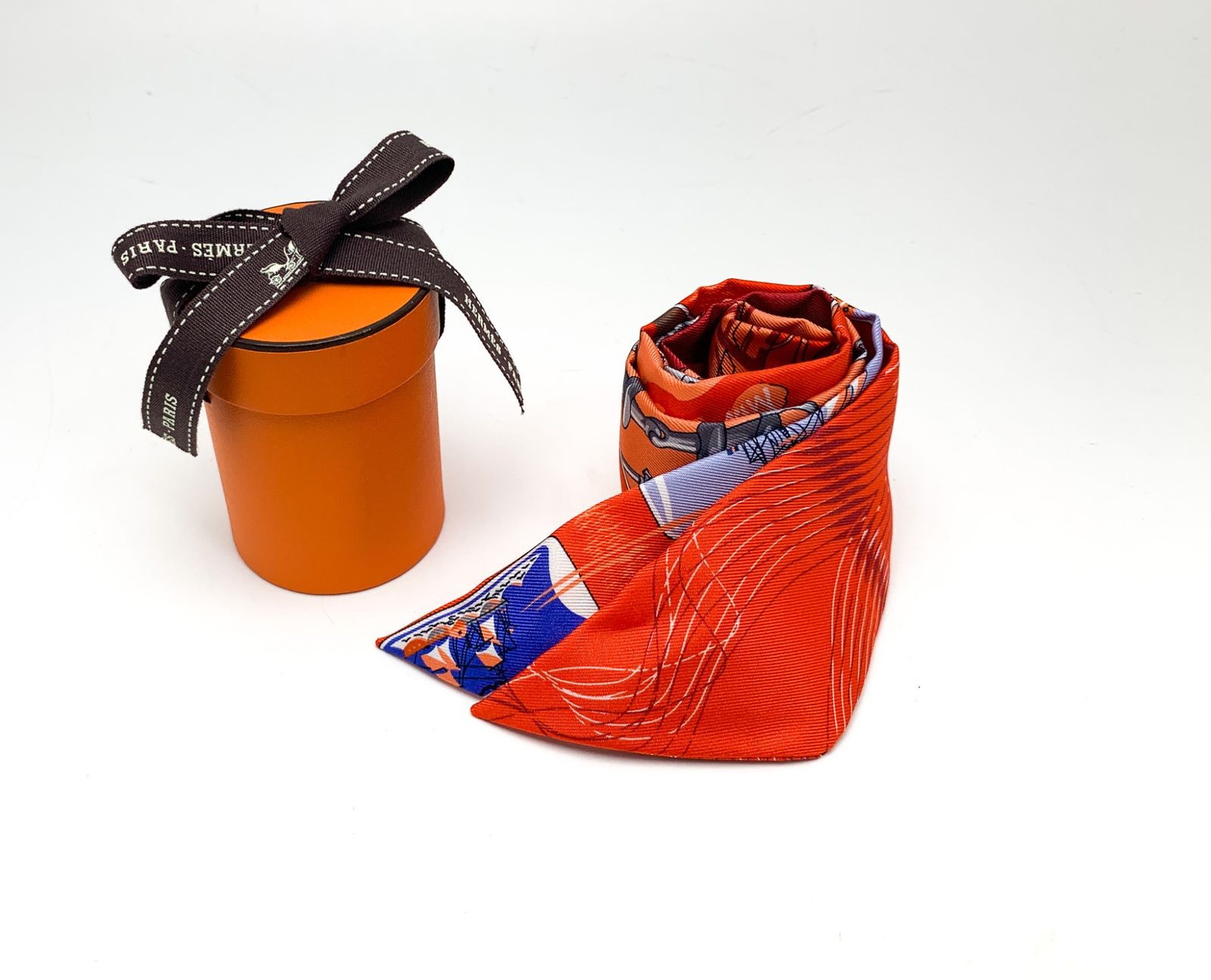希少 エルメス カレーシュ ハミとボトル ツイリー オレンジ シルク100% HERMES - 希少 エルメス カレーシュ ハミとボトル ツイリー