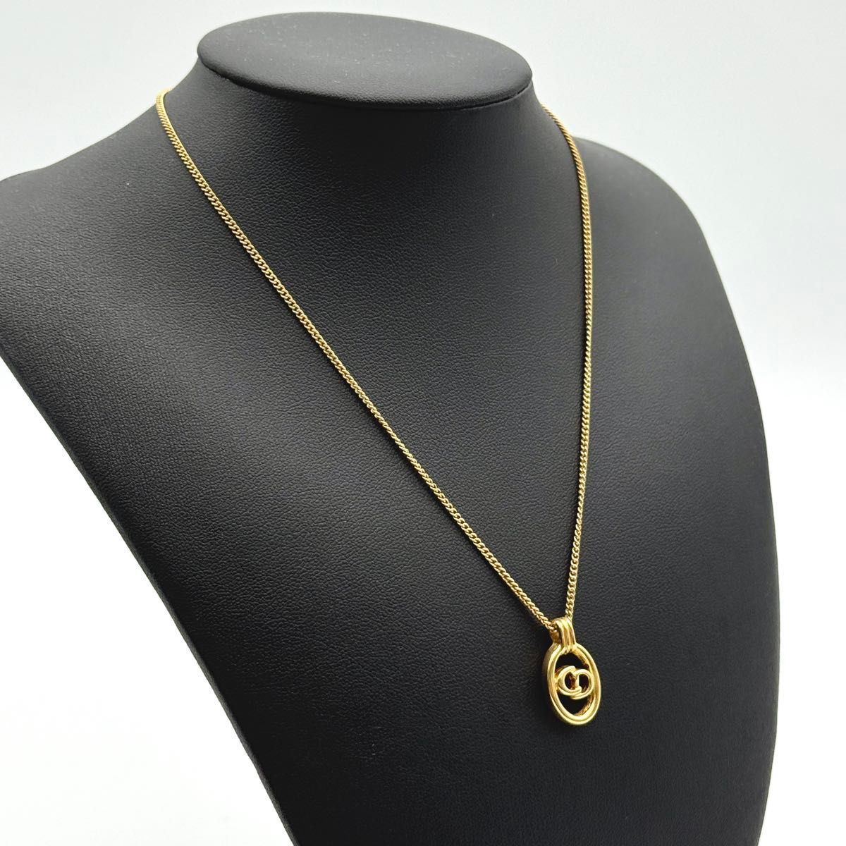 美品 Dior CDロゴ ネックレス ゴールド 楕円 Christian クリスチャン