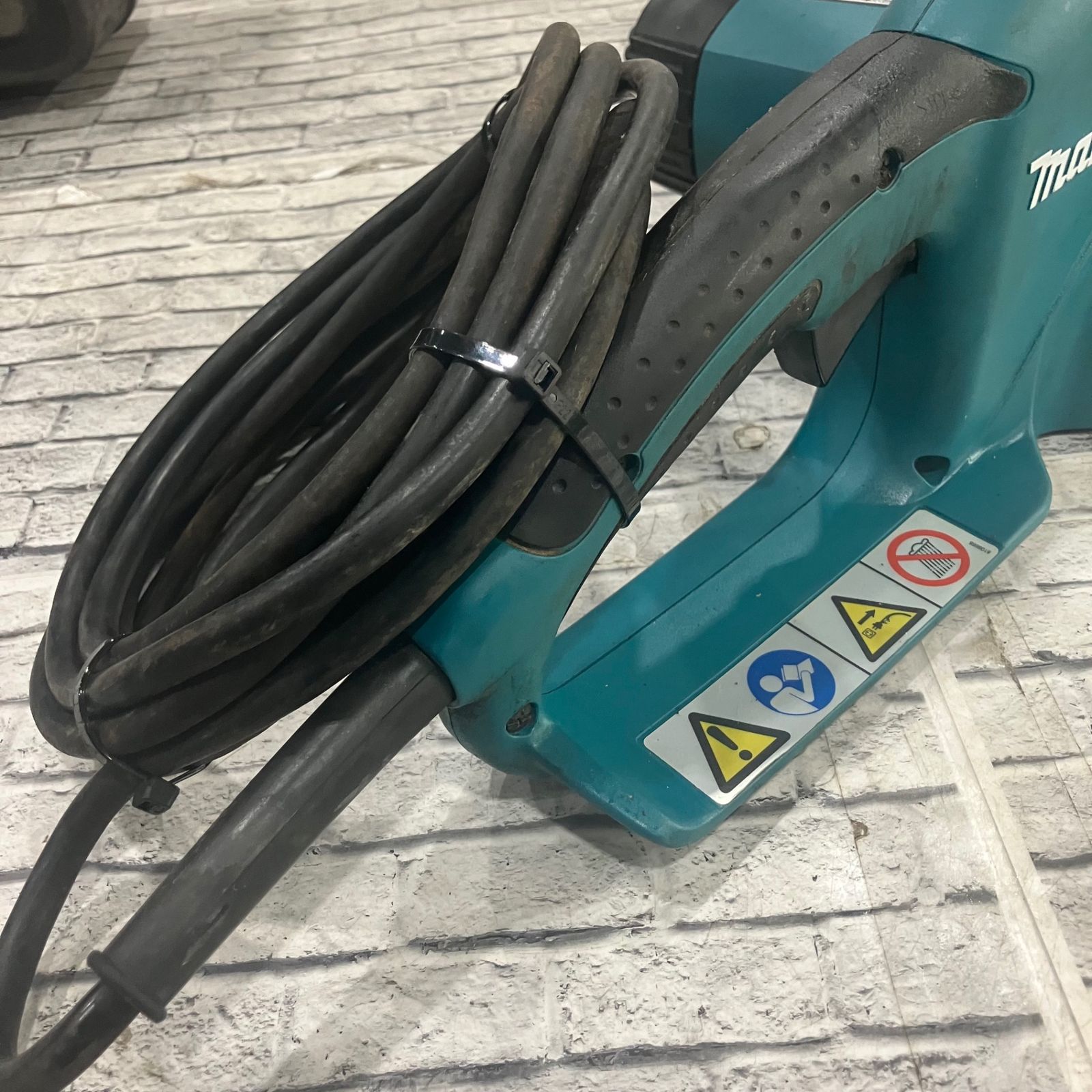☆マキタ(makita) 電気チェーンソー MUC301【川口店】 - メルカリ