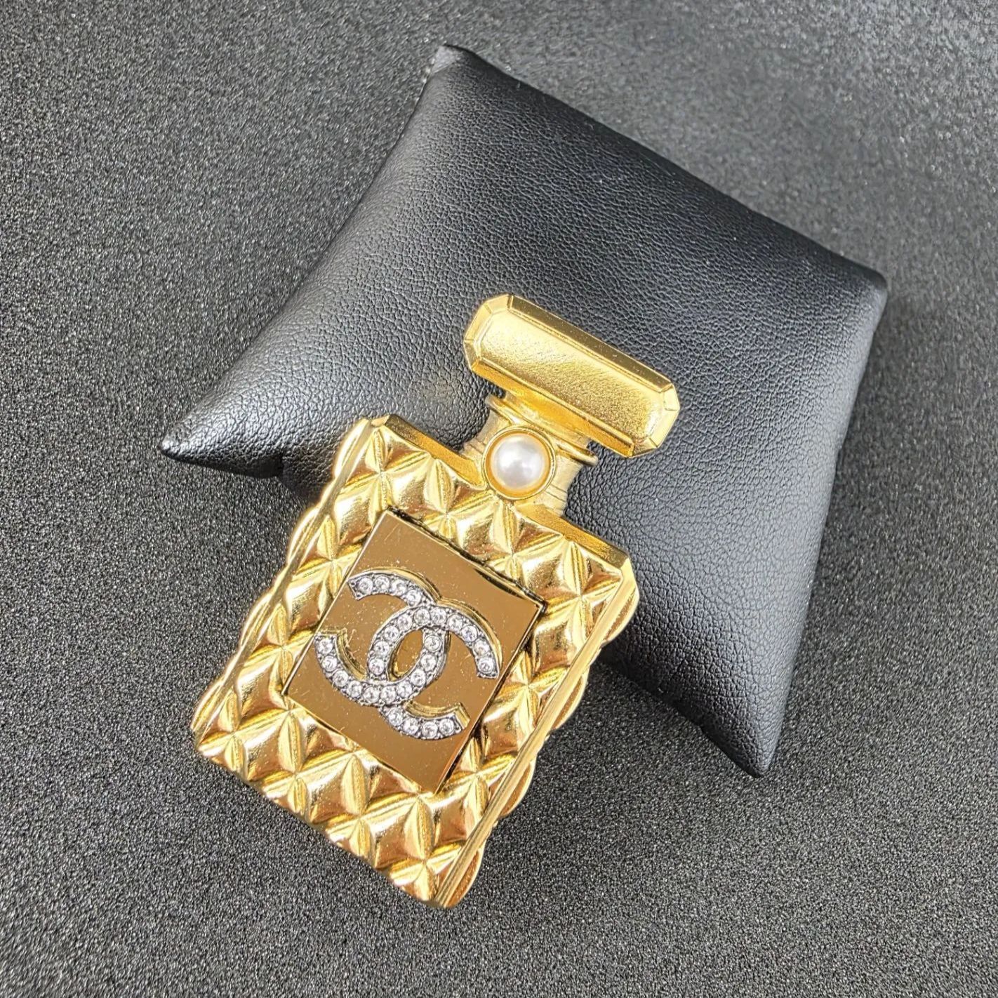 CHANEL シャネル ブローチ 25SS パフューム 香水瓶モチーフ 楽天市場】CHANEL シャネル 香水瓶 モチーフ パール ココマーク