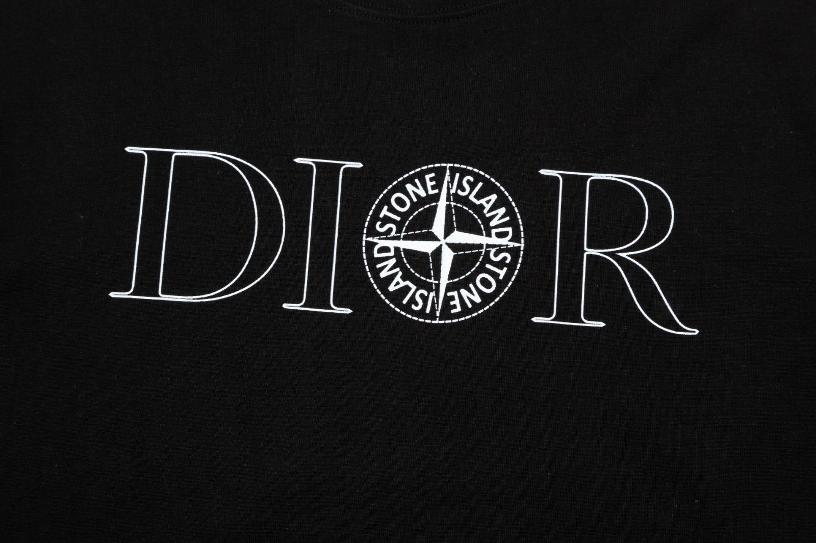 コラボ品★【Stone  x Dior】ロゴ入り Tシャツ ブラック 1448746_01.jpg.jpeg