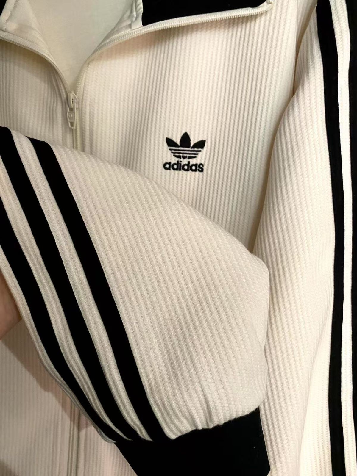 adidas トラックジャケット オフホワイト × ブラック XL アディダス 新品adidas アディダス ジャケット ブラック オフホワイト 黒白