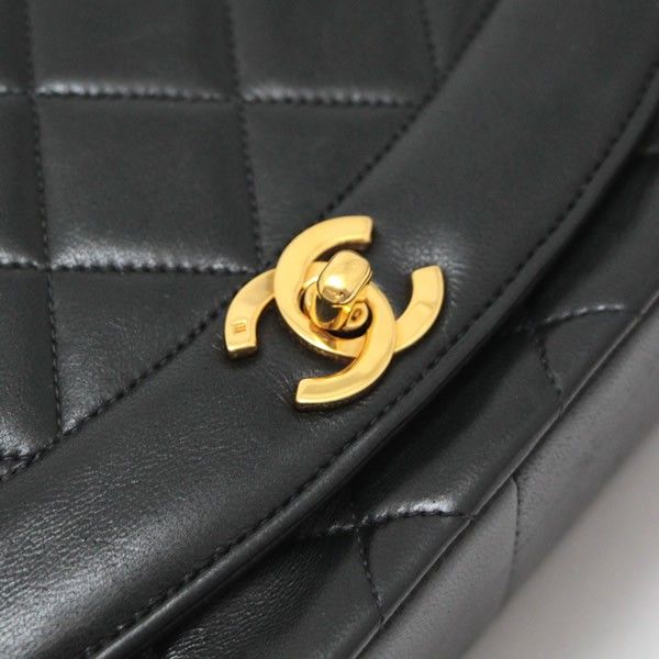 シャネル CHANEL ダイアナフラップ マトラッセ25 チェーンショルダー