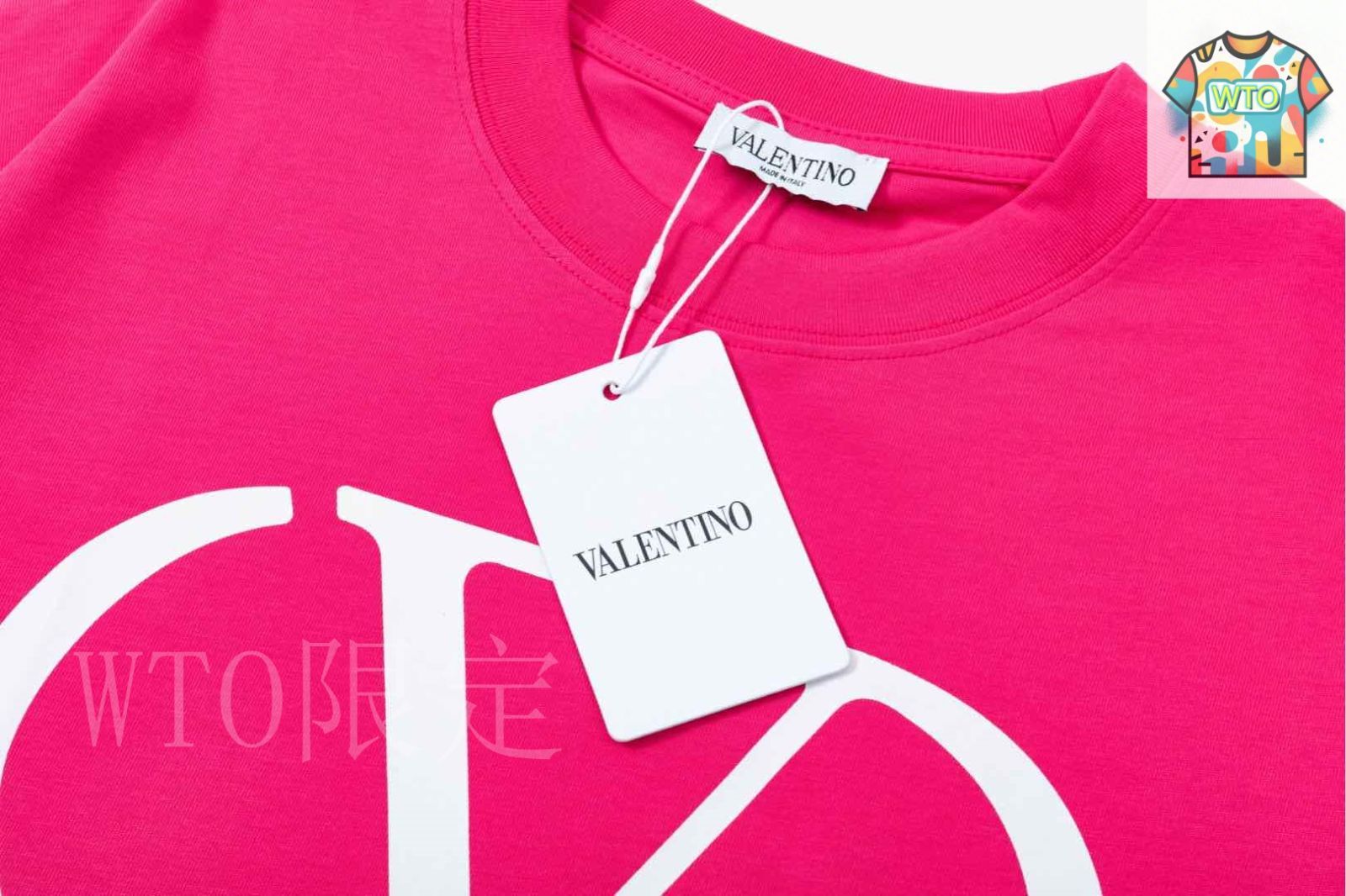 今日特価】VALENTINO Logo Print ピンク T シャツ - メルカリ