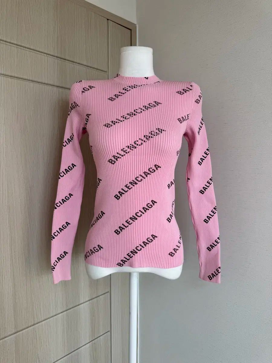 バレンシアガ ロゴ ゴージ ニト Tシャツ