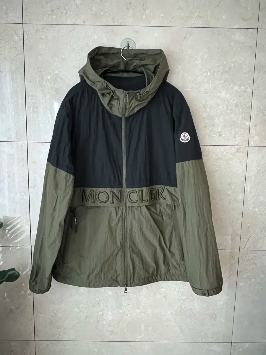 【雷市場（ポンジャン）商品韓国直送】 MONCLER(モンクレール) ジョリー フード ウインドブレーカー
