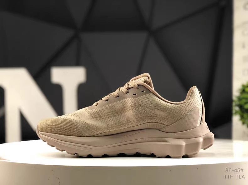 新品未使用】ALO Yoga Alo Runner アローヨガ アローランナー