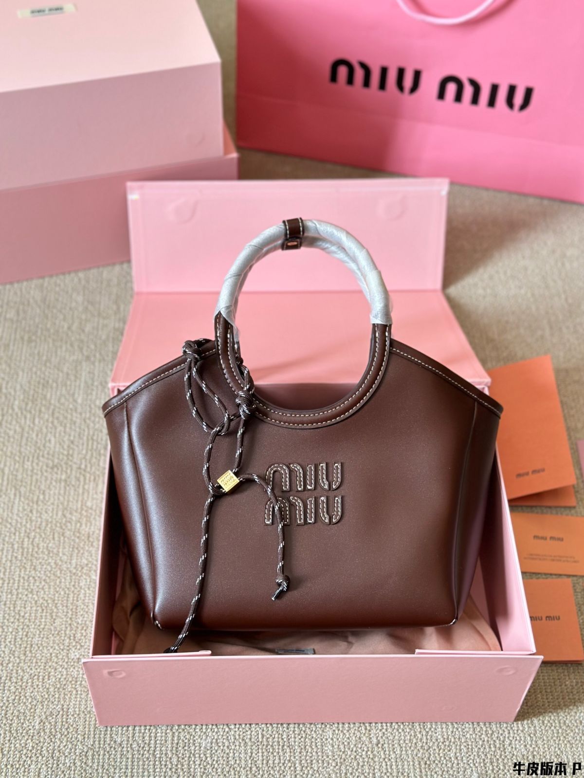 ◆大人気◆【MiuMiu】Aventure スエード バッグ The Miu Miu Aventure Bag Offers Distinct Attitude With a