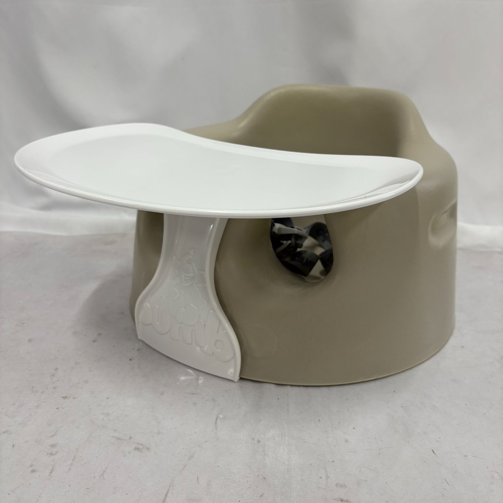 Bumbo バンボ ベビーソファ ベルト付き テーブル サンドベージュ Bumbo