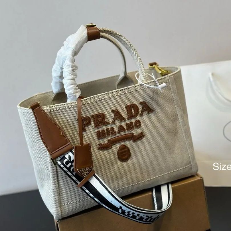 新品未使用 箱付  Prada ノベルティトートバッグ 専用ページ