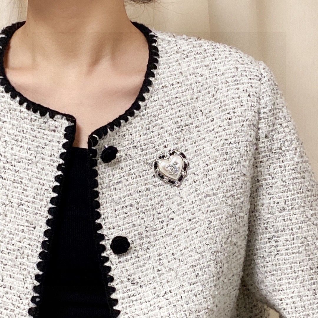 今日特価】Chanel シャネル 新入荷 シルバー & ブラックレザー