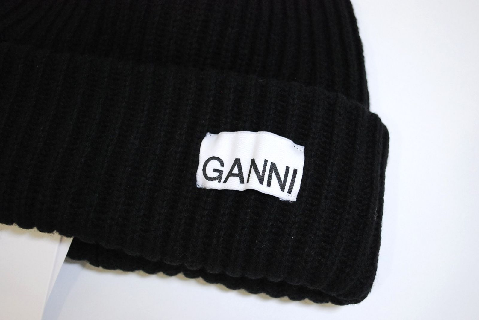 販売新品 GANNI ガニー ロゴ パッチ リブ ビーニー ニットキャップ