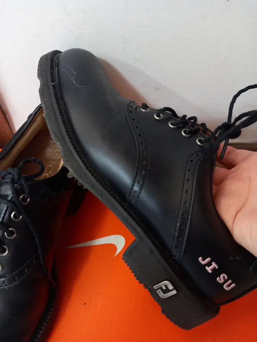 ☆美品【使用1回のみ】フットジョイFootJoy FJ TREADS Boa #56206 27cm 白紺 ミシュランコラボ2018年モデル フットジョイ トレッド メンズゴルフ防水スパイクレスダイヤルシューズ