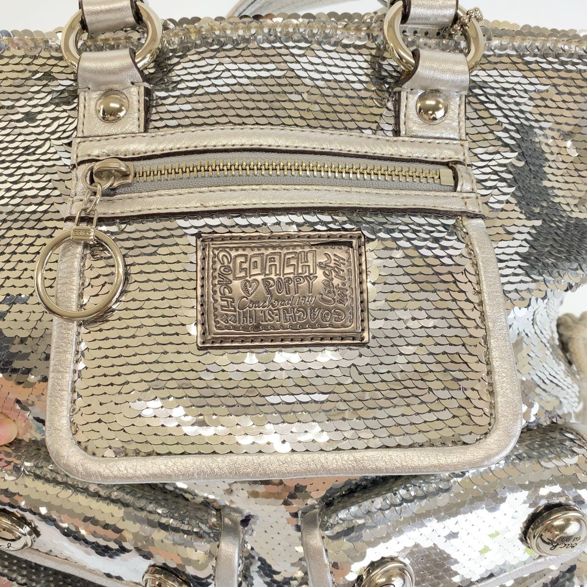 美品 COACH コーチ ポピー スパンコール シルバー パープル シルバー 