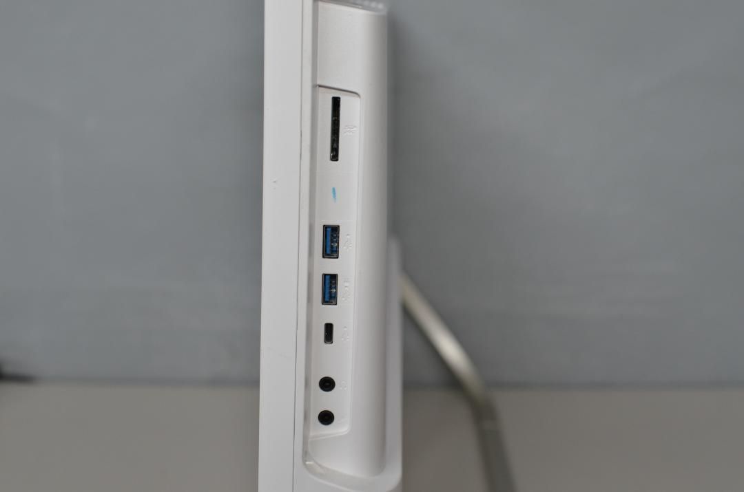 ジャック品 一体型パソコン 富士通 FH52/B3 Celeron 2365U ジャック品 一体型パソコン 富士通 FH52/B3 Celeron 2365U