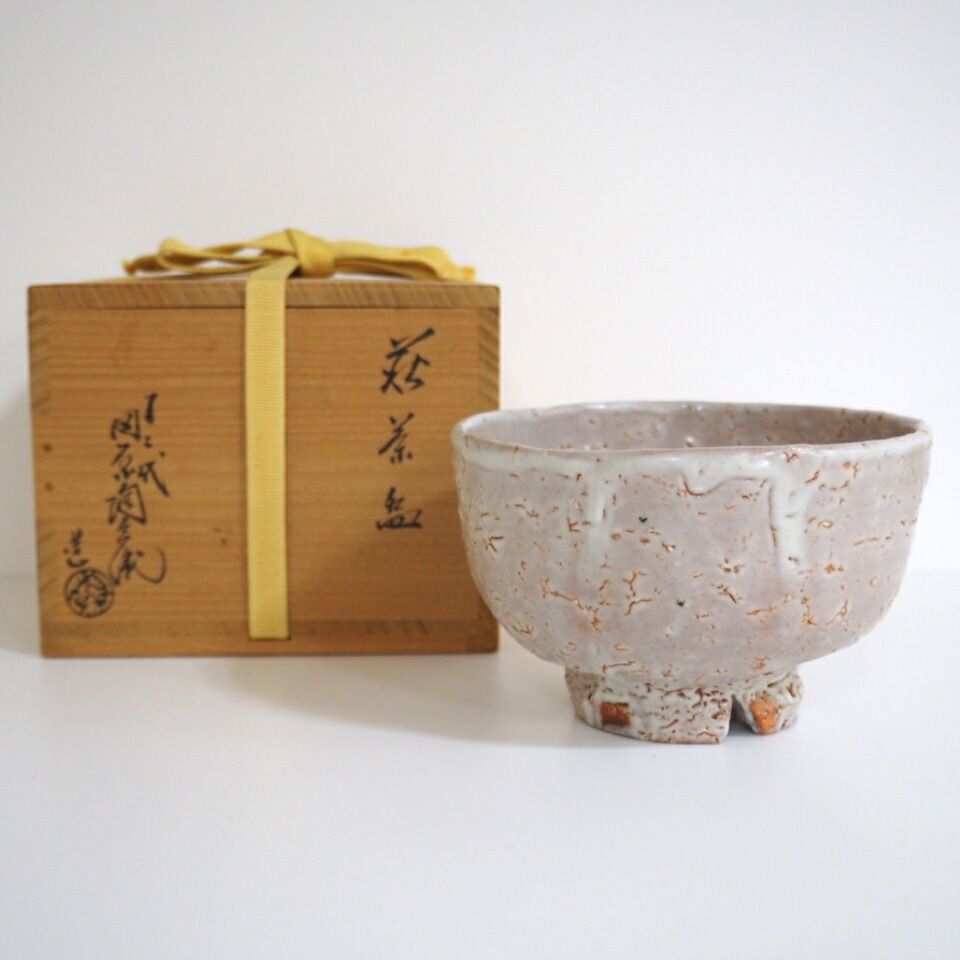 萩の名工】十二代 田原陶兵衛作 割高台 萩茶碗 萩焼 御物袋付 萩の名工】十二代 田原陶兵衛作 割高台 萩茶碗 萩焼 御物袋付
