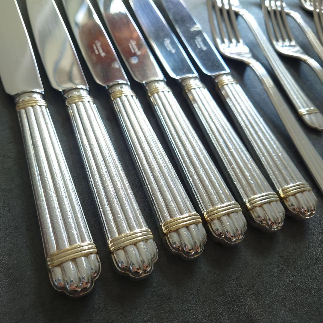 アリアゴールドリング テーブル