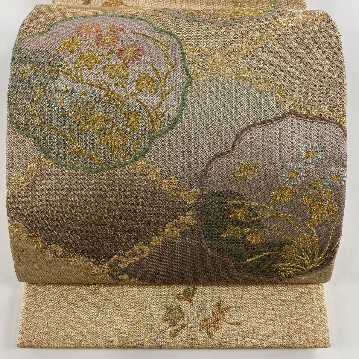 袋帯 秀品 菊 幾何学模様 金糸 箔 薄オレンジ 六通 正絹