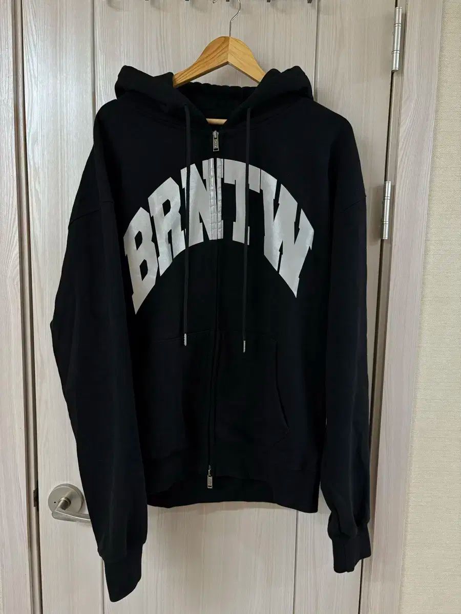 1 ボントゥウィン リー リフレクト ジップアップ フーディー ブラック