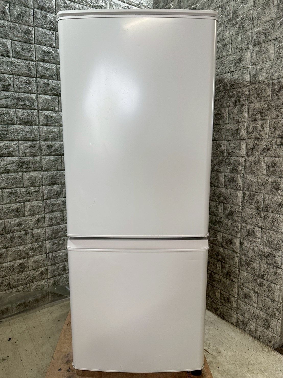 大阪送料無料★3か月保障付き★冷蔵庫★2021年★MR-P15F-W★R-865 大阪送料無料☆3か月保障付き☆冷蔵庫☆ミツビシ☆2ドア☆2021年☆MR