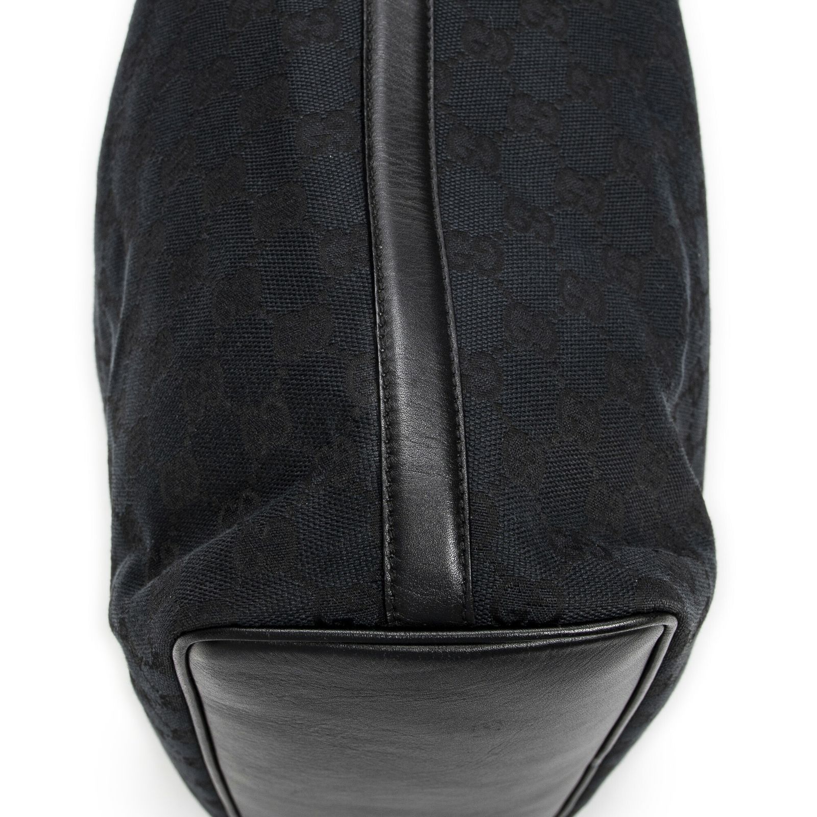 グッチラージホーボー黒GGキャンバスA