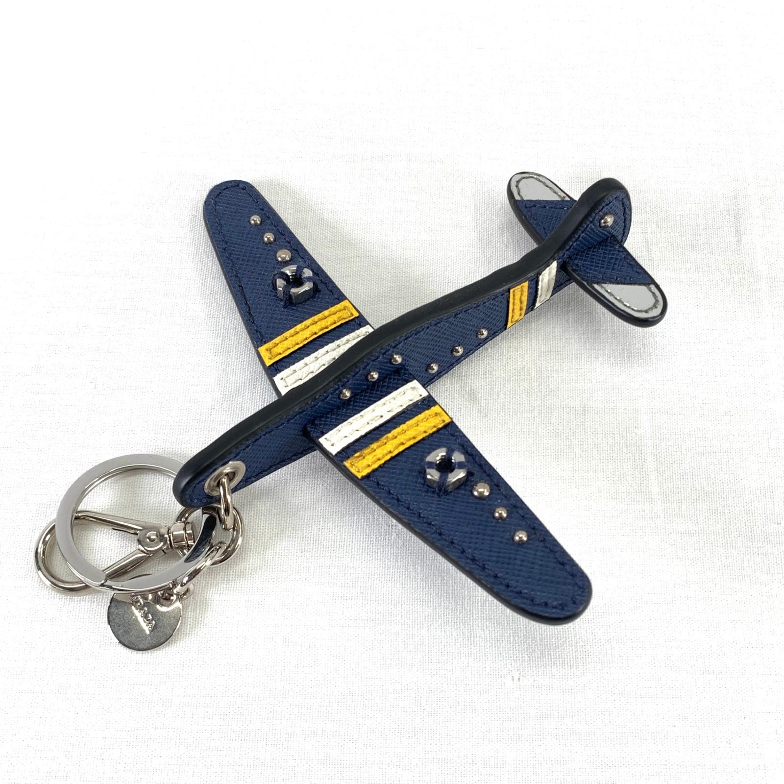 PRADAプラダ 飛行機キーホルダー バッグチャーム キーリング - メルカリ