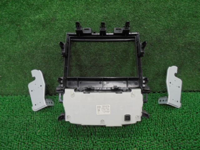 3FP4536 KFC5 トヨタ ヴェルファイア ANH20W 後期型 2.4Z 7人 ８インチナビ用オーディオパネル ステー付 55900-58320 FFCRYSTALESIA_COM