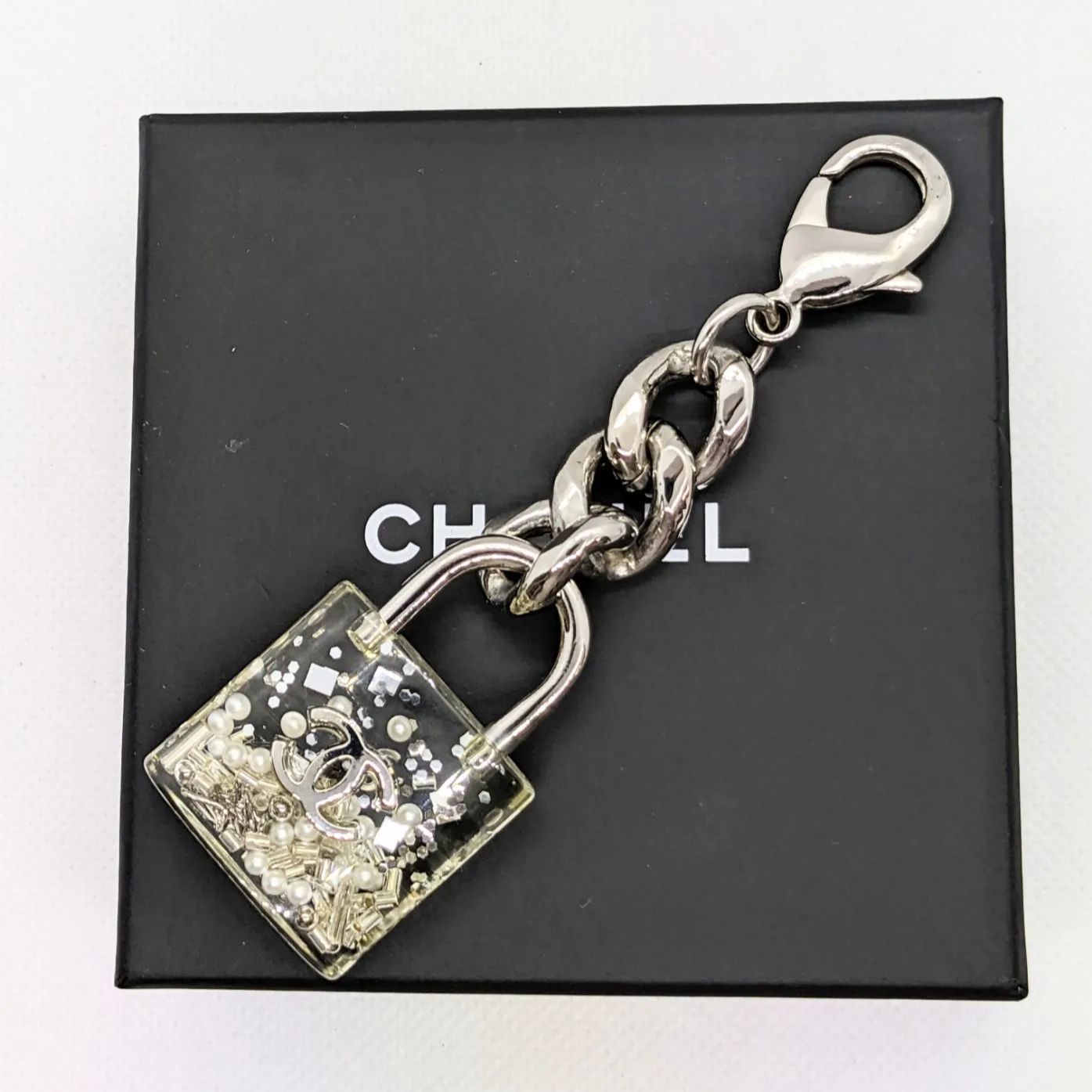 正規品★CHANEL シャネル　刻印あり　チェーンプレート　キーホルダー CHANEL シャネル 希少 カデナ チェーン チャーム 刻印有 - メルカリ