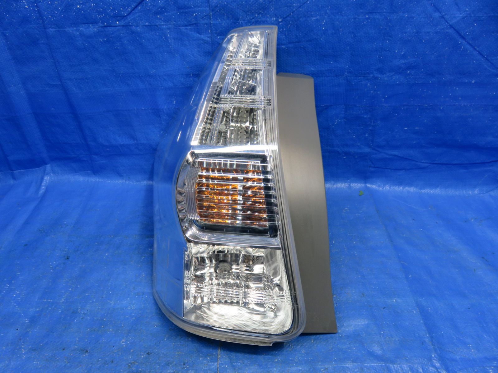 トヨタ　プリウスα  純正左テールランプ　STANLEY 47-46 LA5462* 点灯OK トヨタ プリウスα 40系 (左) テールライト