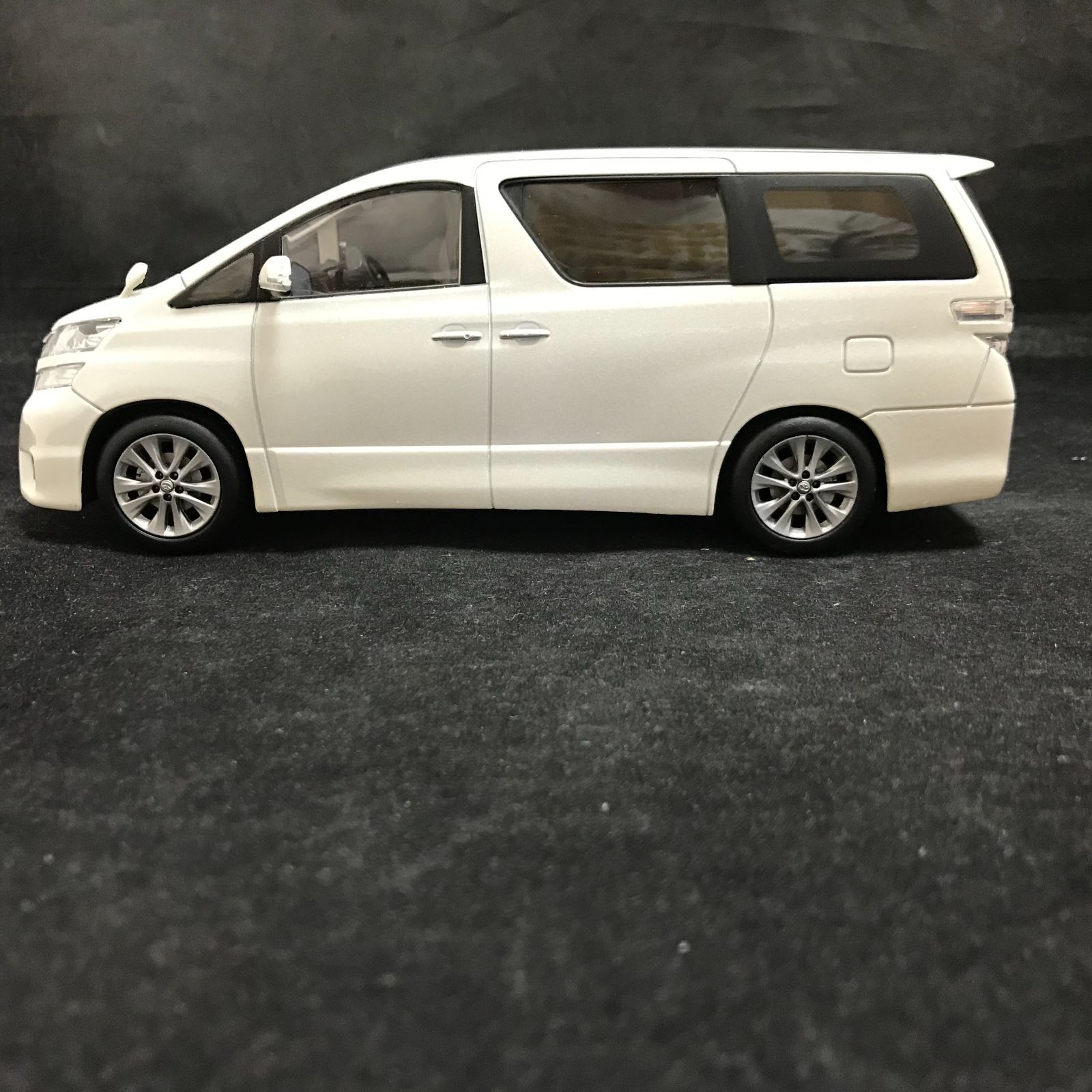 2645 トヨタ オフィシャルミニカー ヴェルファイア カラー