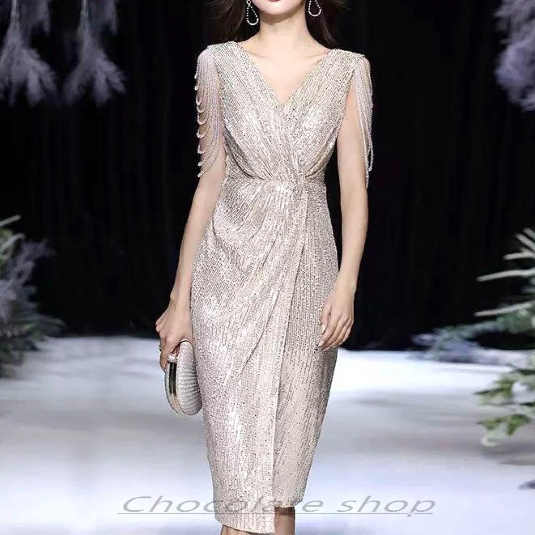 スパンコールの煌びやかなVネックの長袖イブニングドレス♩.• スパンコールの煌びやかな イブニングドレス スパンコールの煌びやかな