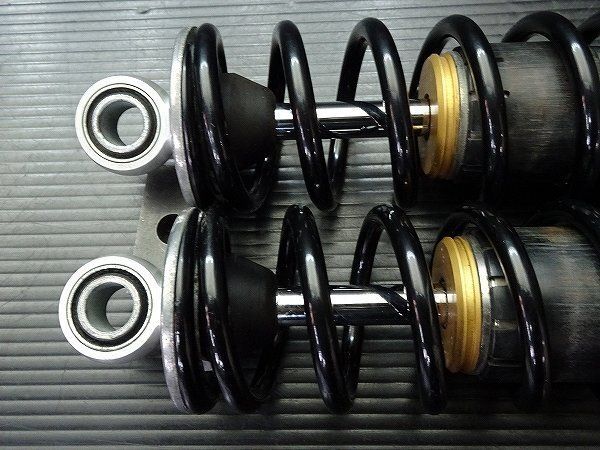 オーリンズ リアサスペンション