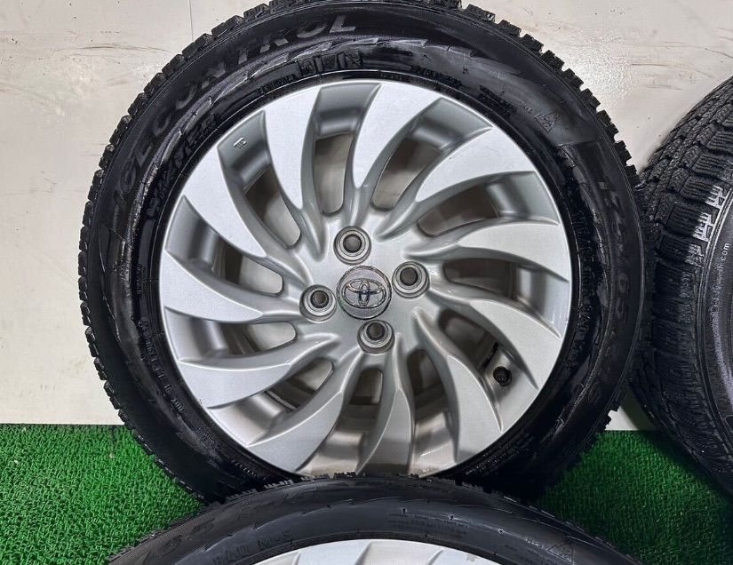 トヨタ　アクア　純正タイヤホイールセット　175/65R15 バリ溝 トヨタ アクア 純正タイヤホイールセット 175/65R15 バリ溝