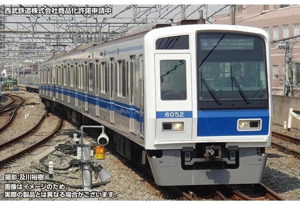 新品】鉄道模型 1/150 西武6000系アルミ車(車番選択式・戸袋窓
