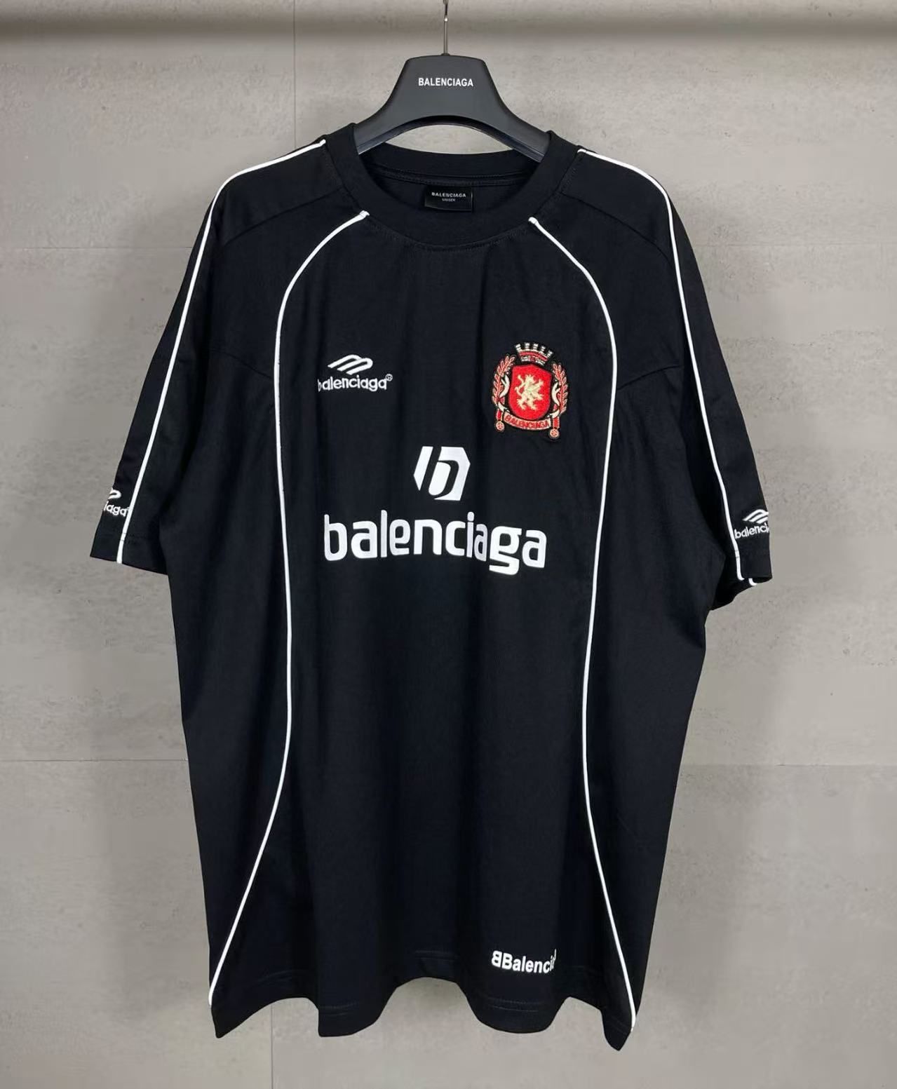 人気ブラドン balenciaga サッカーシャツ メルカリ - オーバーサイズ 黒 ウェア
