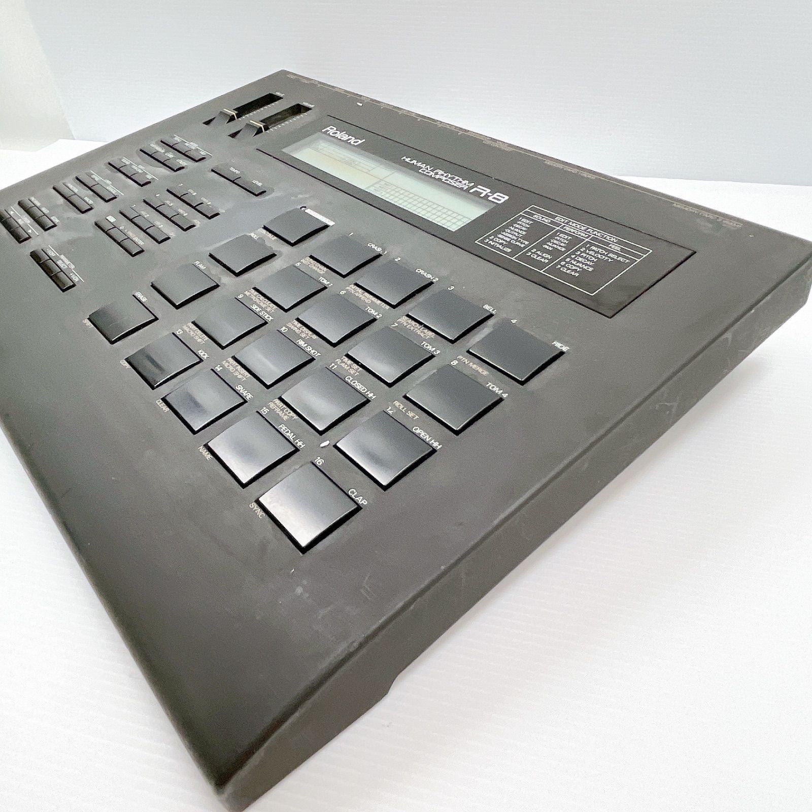 ROLAND R-8