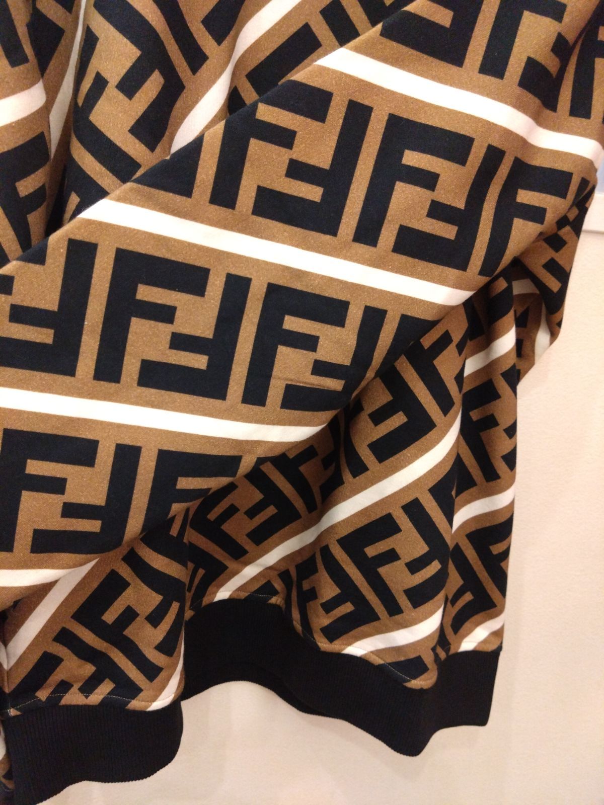 ☆2102 極美品! FENDI フェンディ FF柄 ズッカ柄 スウェット ☆2102 極美品! FENDI フェンディ FF柄 ズッカ柄 スウェット