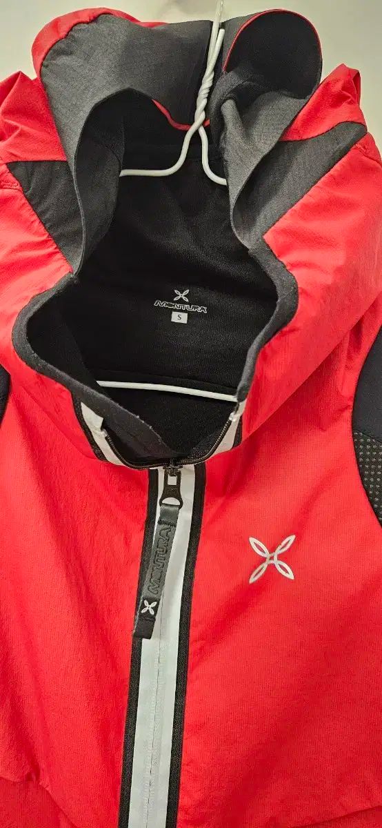 MONTURA モンチュラ ウィンドブレーカー ジャケット レッド|ブラック